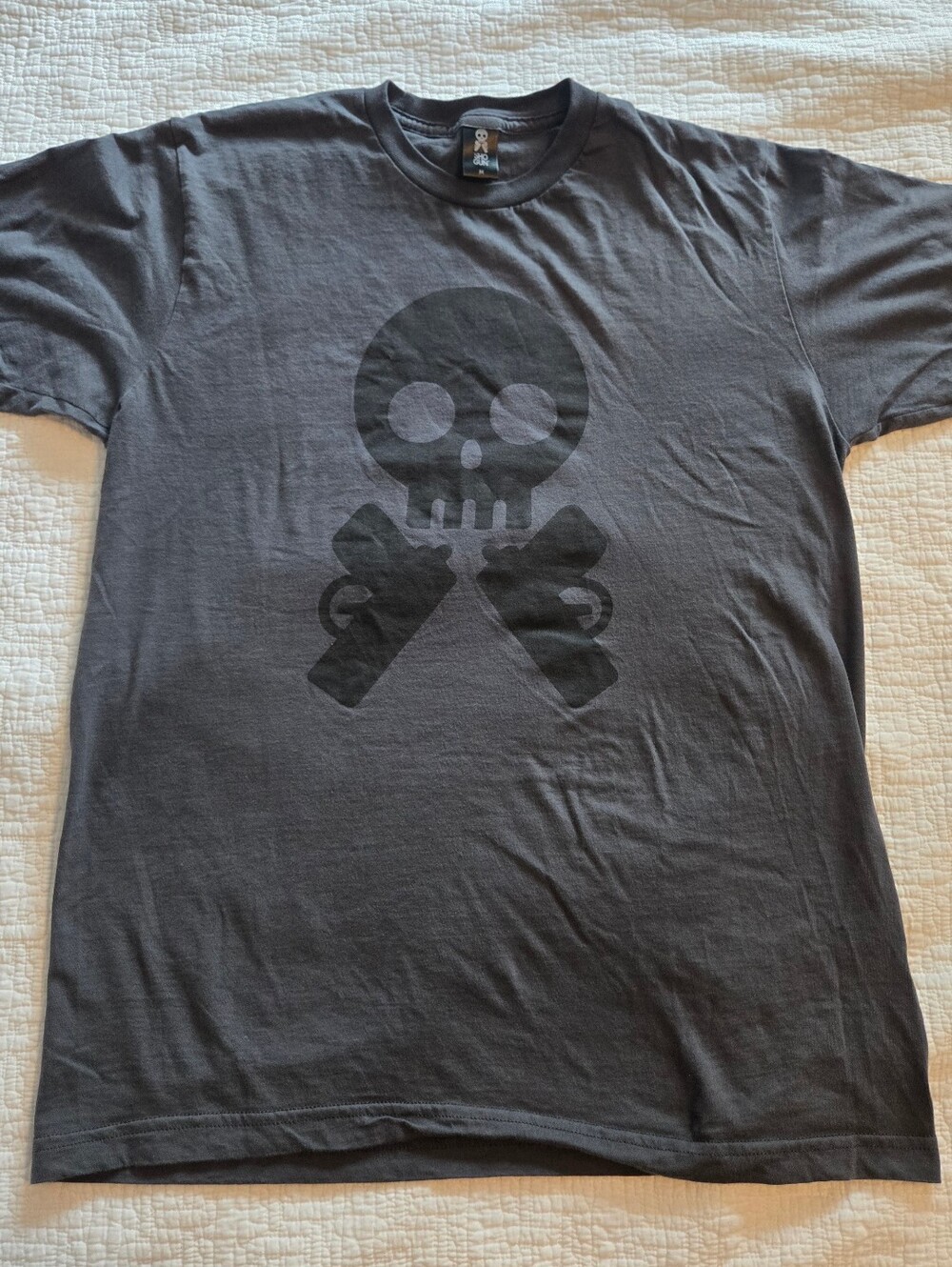 Sho Gun Dark Gray Skull & Crossed Pistols Graphic Tee, Size Medium - Picture 4 of 7